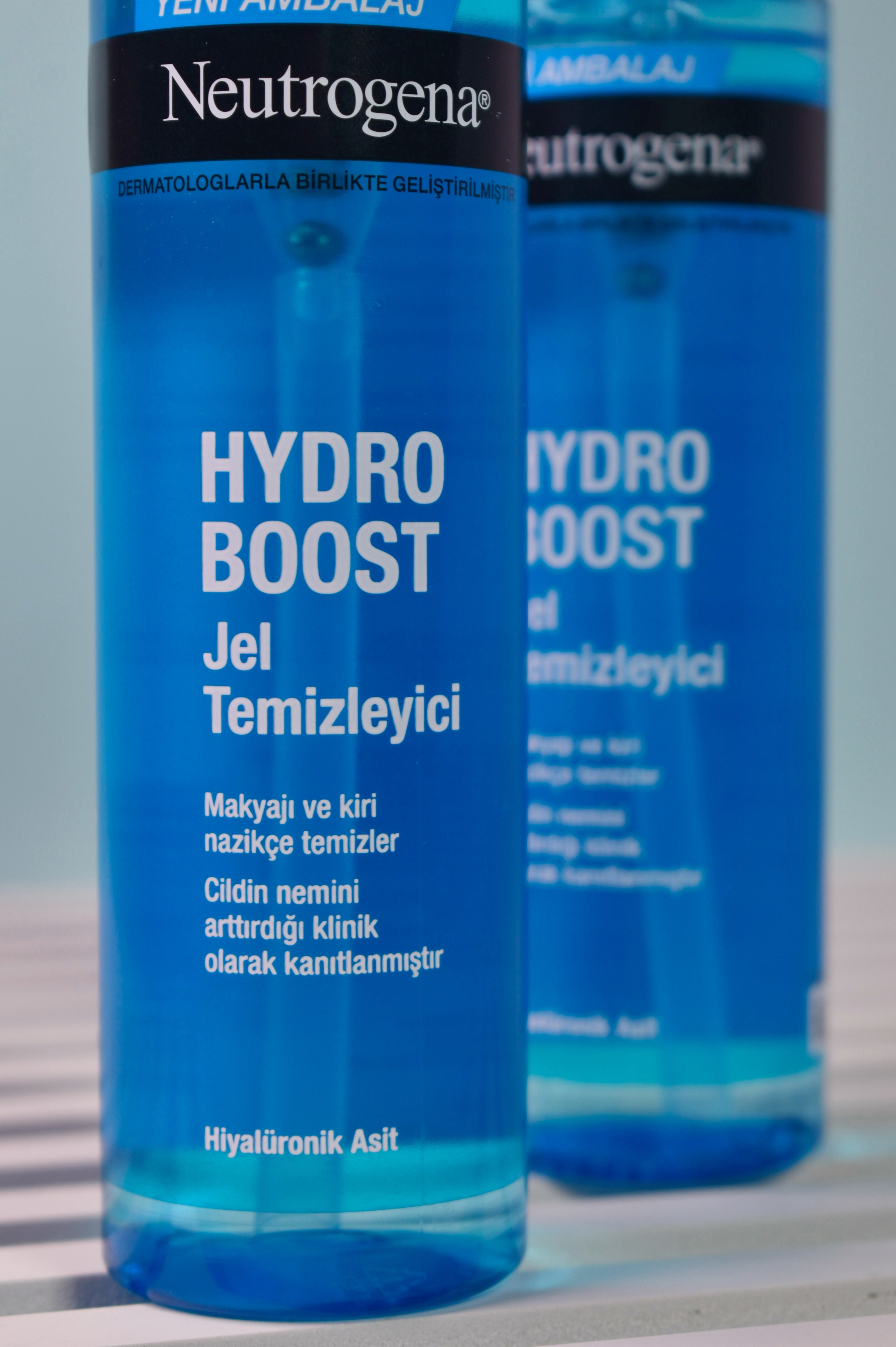 شوینده فیس واش نوتروژینا Hydro Boost ژله‌ای با هیالورونیک اسید، ملایم و آبرسان