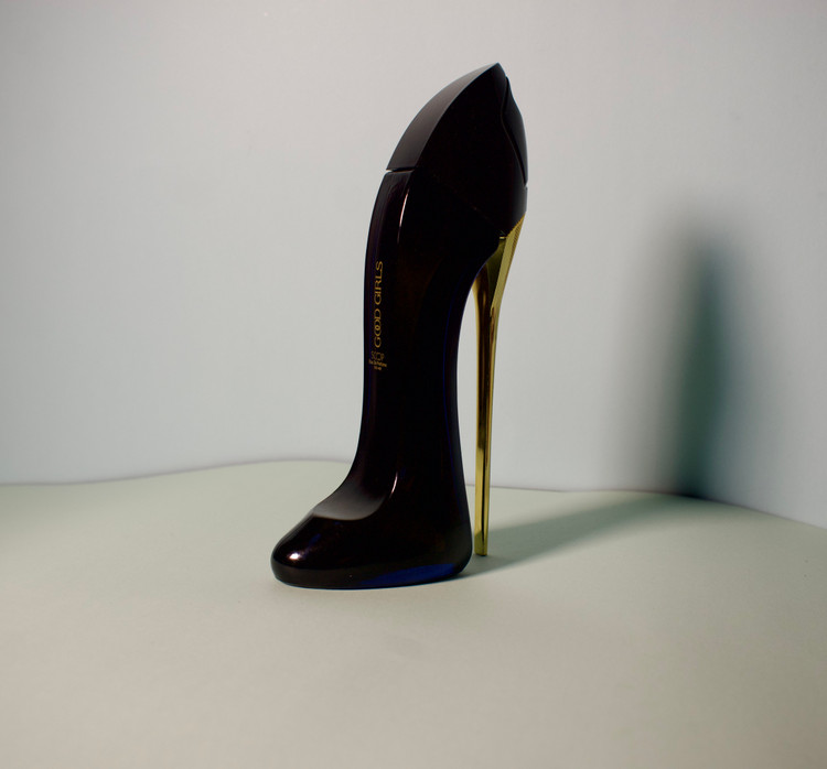 ادکلن Carolina Herrera Good Girl حجم 100 ml در بطری لچکی پاشنهبلند مشکی