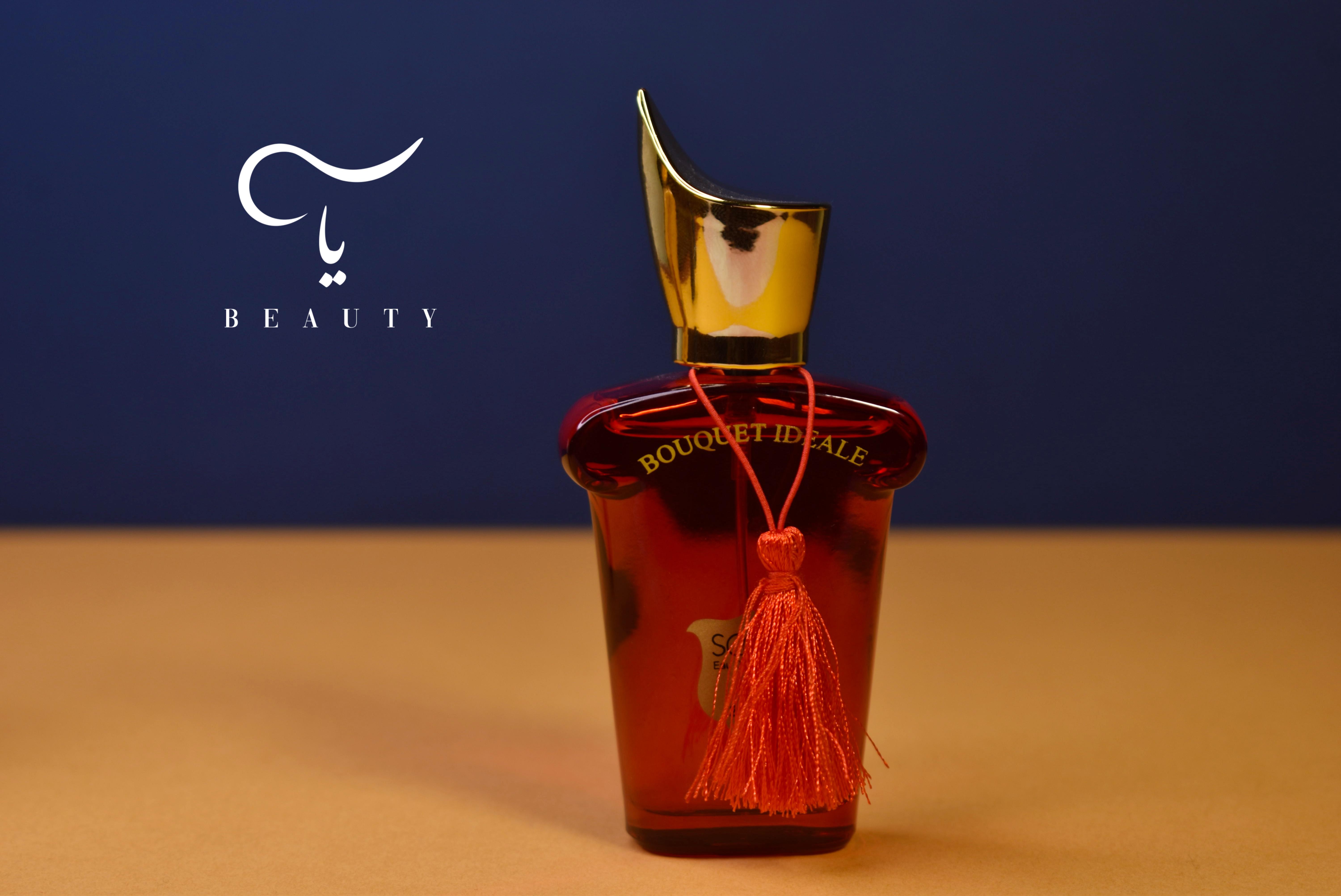 ادکلن کازاموراتی بوکت ایدل ۳۰ میل با طراحی کلاسیک طلایی و شفاف، رایحه گلی و میوه‌ای زنانه