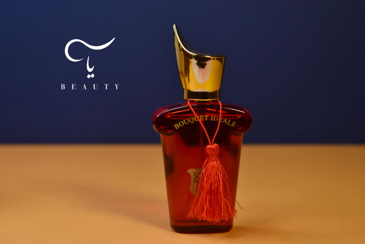 ادکلن کازاموراتی بوکت ایدل ۳۰ میل با طراحی کلاسیک طلایی و شفاف، رایحه گلی و میوهای زنانه