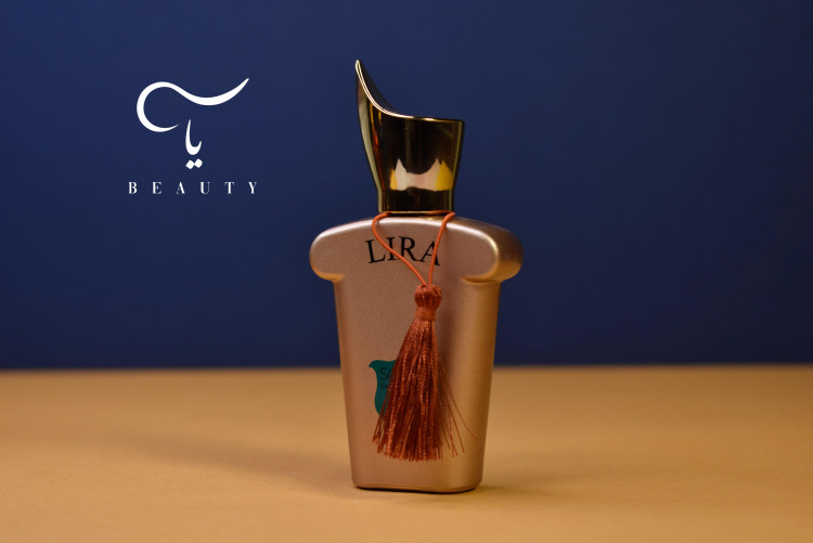 ادکلن کازاموراتی لیرا ۳۰ میل با طراحی شیشه شفاف و طلایی، رایحه گلی و میوهای زنانه