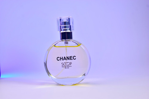 ادکلن شنل چنس ۳۰ میل با طراحی گرد و شیک، عطر زنانه با رایحه گلی و میوهای