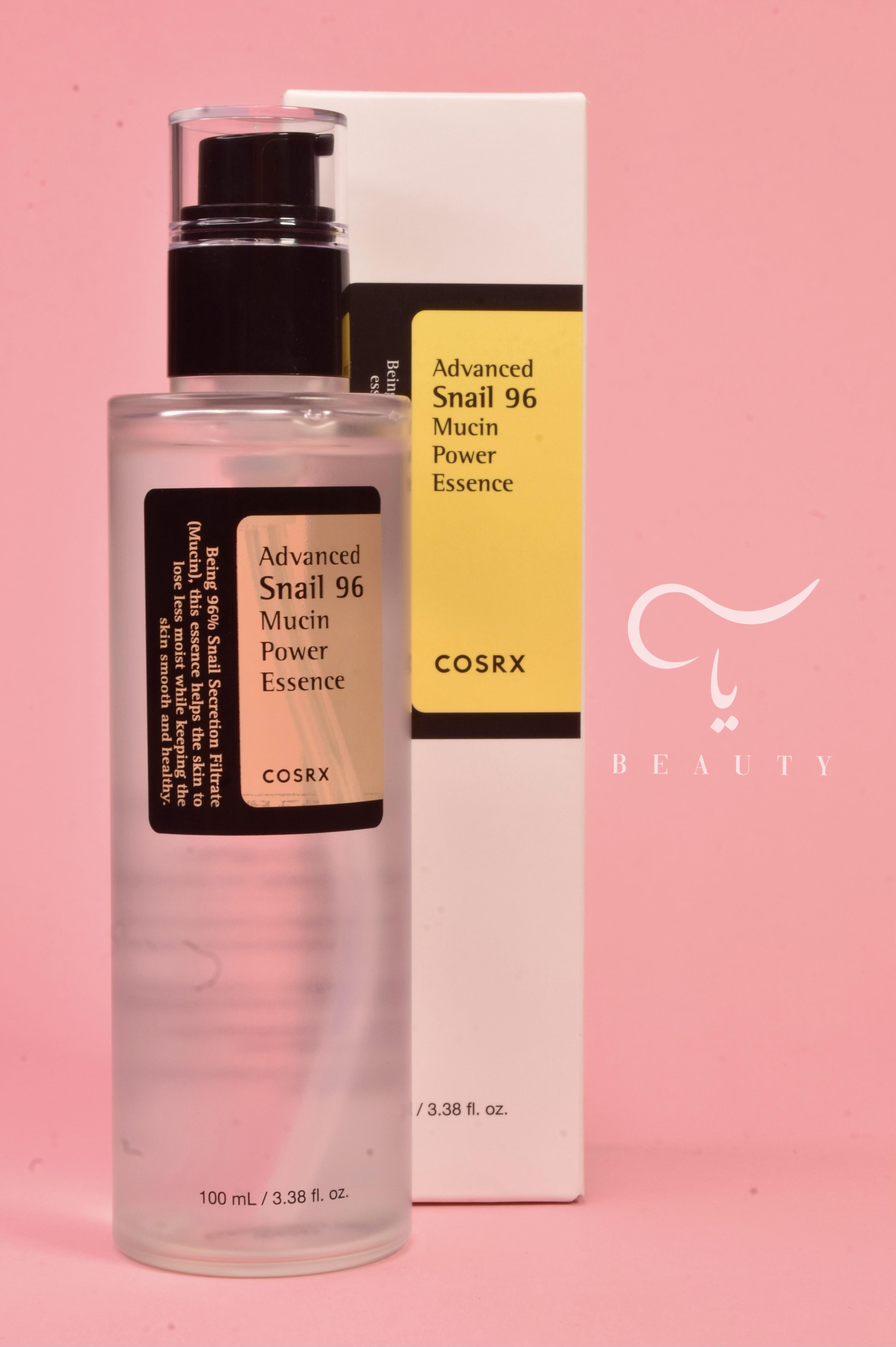 سرم موسین حلزون کوزارکس در بطری شفاف با پمپ مشکی، مناسب آبرسانی و بازسازی پوست