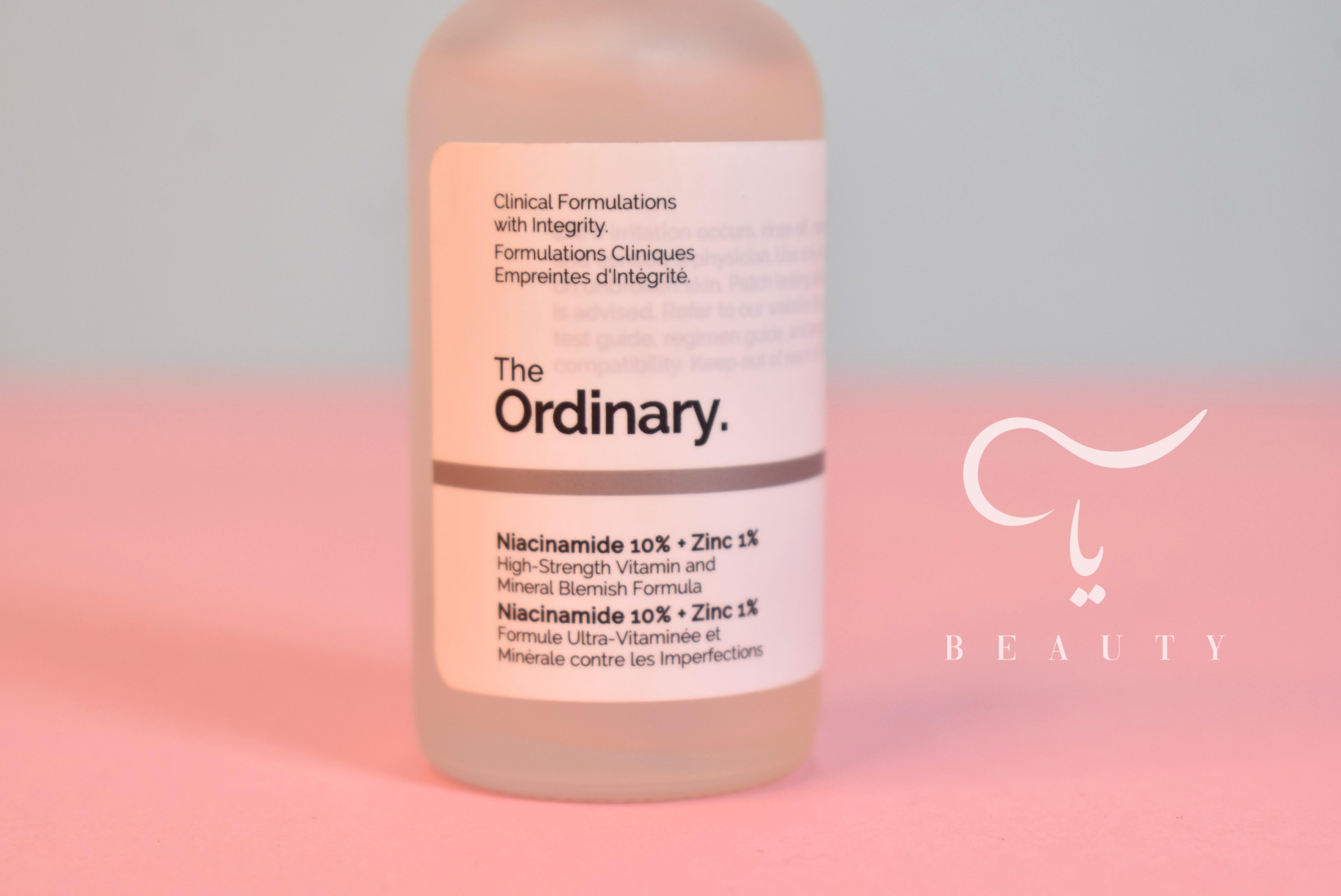 سرم نیاسینامید اوردینری در بطری شیشه‌ای شفاف با درب قطره‌چکان سفید، مناسب کنترل چربی و رفع جای جوش