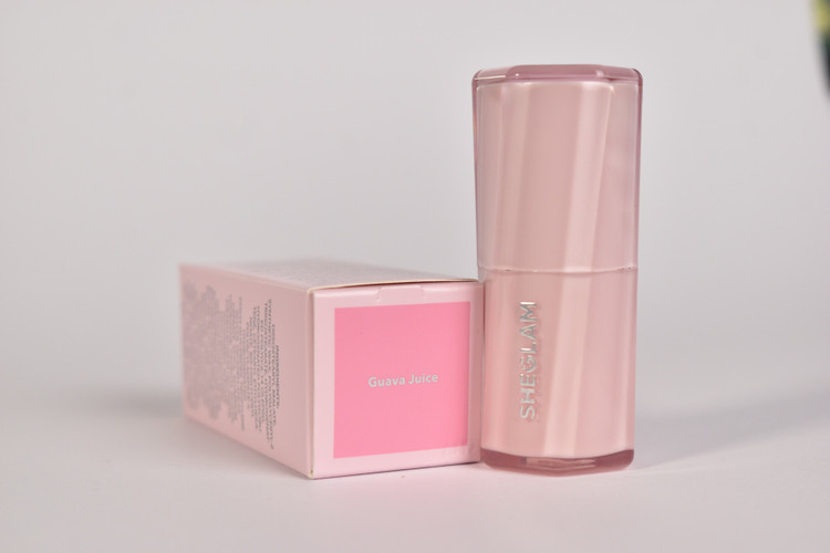 “رژگونه استیکی Buttery Bliss با بافت کرمی و نرم – رنگ صورتی طبیعی