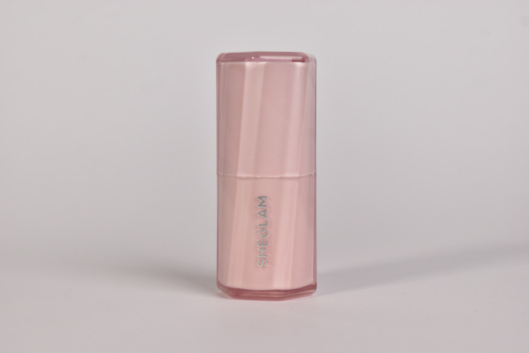 “رژگونه استیکی Buttery Bliss با بافت کرمی و نرم – رنگ صورتی طبیعی